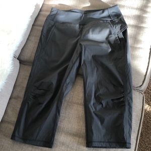 Lululemon athletic pant, cropped